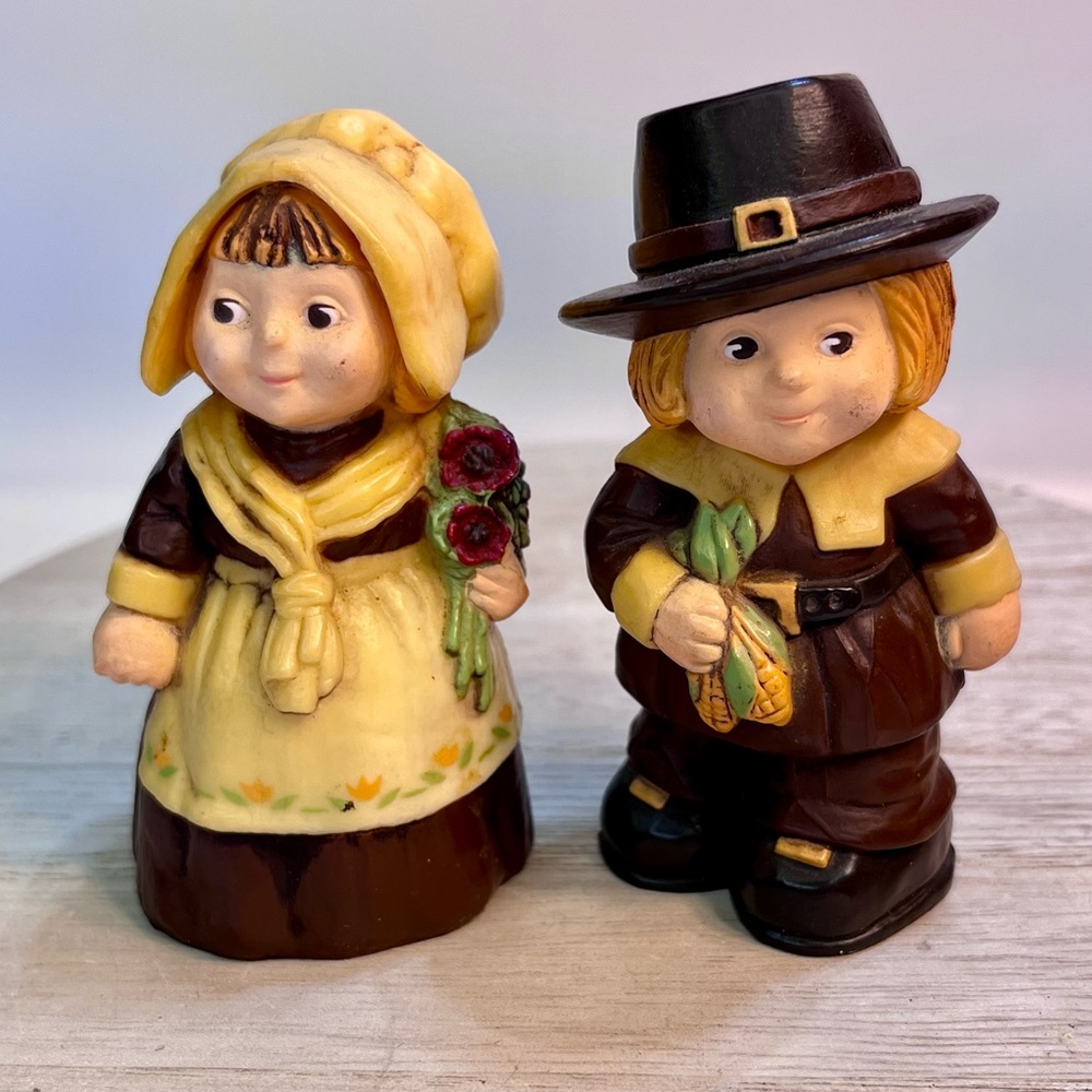 Vintage 80's Hallmark Thanksgiving Salt Pepper Shakers Pilgrim Merry Miniatures